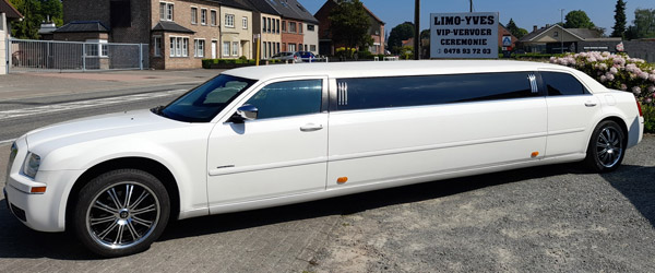 witte Chrysler limousine