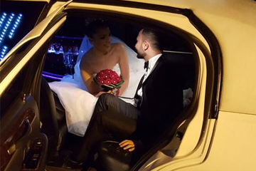 Bruidspaar in limousine